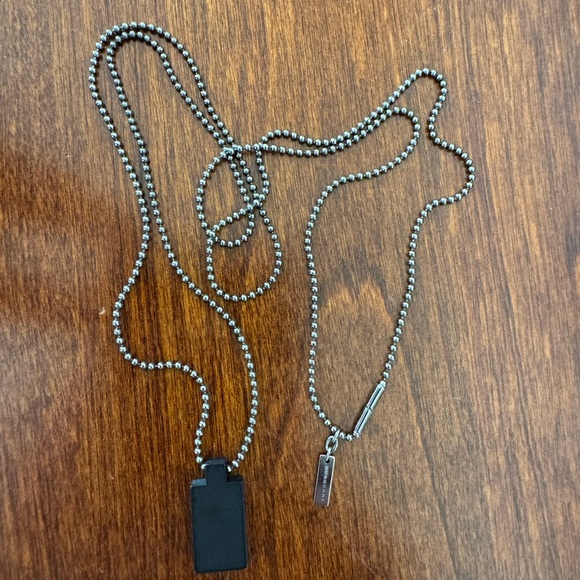 BURBERRY iconic London cologne bottle necklace - Picture 4 of 5